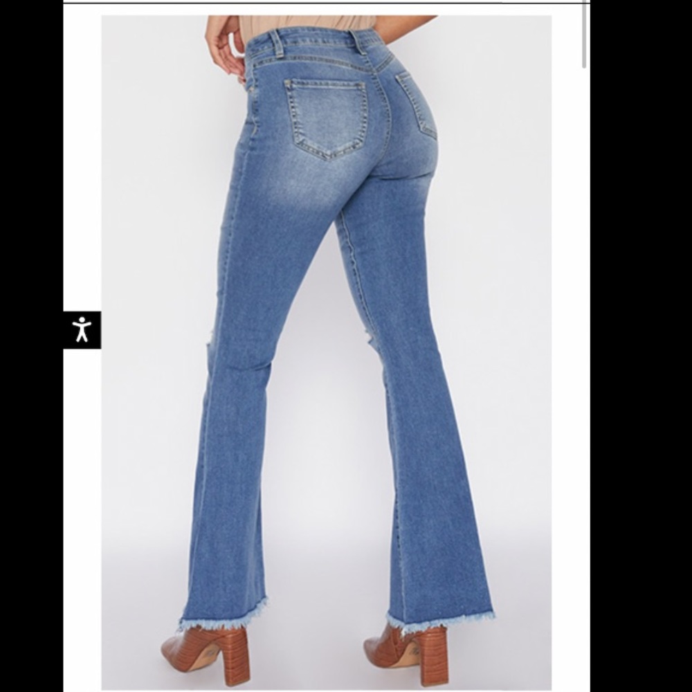 YMI BOOTY JEANS FLAIR TIGHT BEST FITTING EVER 3/26